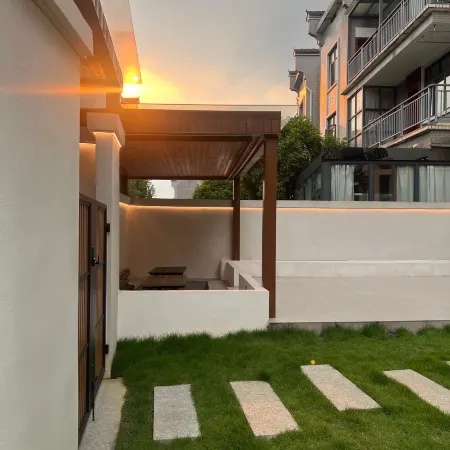 Qinghuan Dongjiang Lake B&B