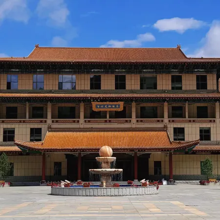 Linjiang Baiwang Longyue Hotel