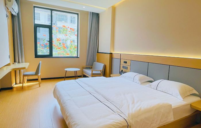 Zhenkang Yifeng Hotel