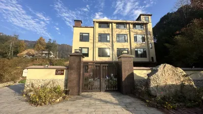 Huoshan Xiuling Mountain Residence Hotels near Tongluozhai