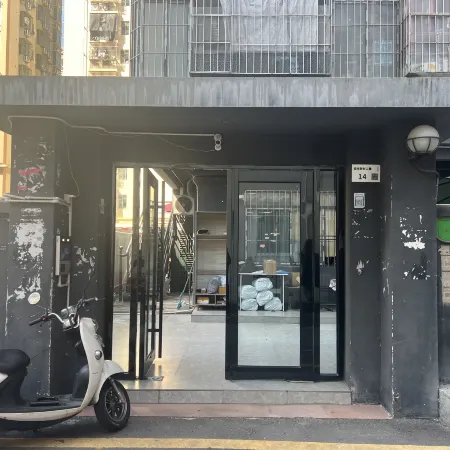Yijia Courtyard (Shenzhen Bao'an Pingzhou Subway Station) Отели рядом с достопримечательностью «Станция метро Pingzhou »