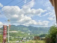 Hefeng Banmu Qingchuan Homestay - خلابة