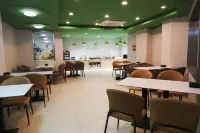 GreenTree Inn Smart Choice Hotel (Xuzhou Xinyi Railway Station Square Branch) Hotels in Xinyi