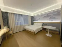 Harbin Amur Hotel (Central Street Sophia Church)