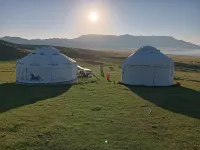 Sayram Lake Xingxing Yurt Homestay - Homestays