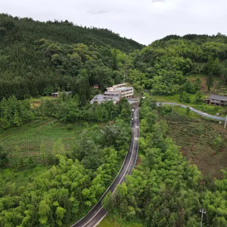 Muyunchunshu Mountain Healing Retreat Homestay (Bifengxia, Ya'an)