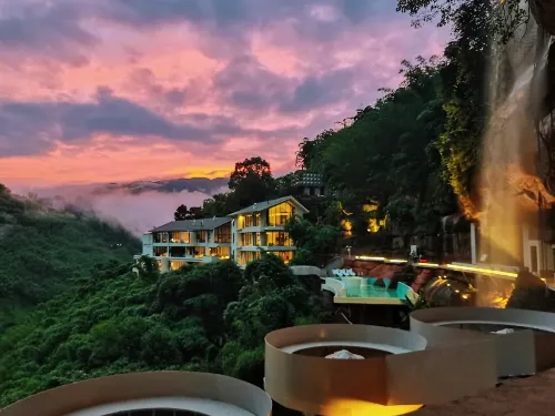 Su Ri Qinghe Cliff Waterfall Wild Luxury Hotel فنادق في تشى شوي