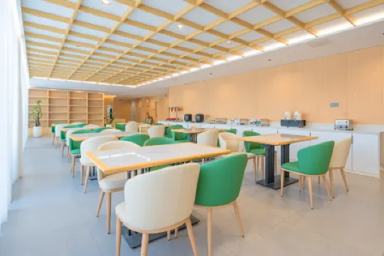 Zeshe Garden Hotel (Shanghai Songjiang Zuibaichi Metro Station Branch) Отели рядом со станцией Shanghai Songjiang Railway Station