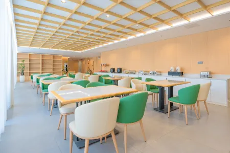 Zeshe Garden Hotel (Shanghai Songjiang Zuibaichi Metro Station Branch) Отели рядом с достопримечательностью «Xilinchan Temple»