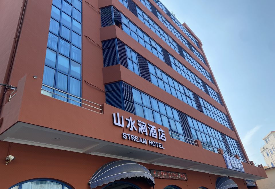 Stream Hotel Images
