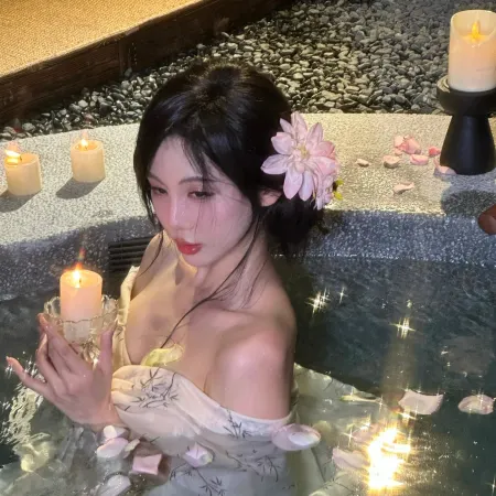 Moganshan Pinellia  hot spring  holiday beautiful night