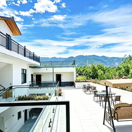 Guanshan Yue Courtyard Homestay