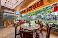 Yunye Yuna Girl River View Smart Homestay - parking