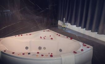 Level Luxury Suites