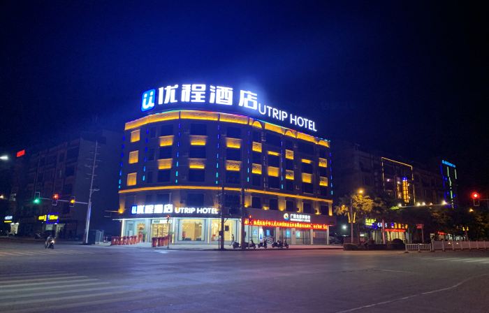 Unitour Hotel (Chongzuo Longzhou Hong Bajun Square)