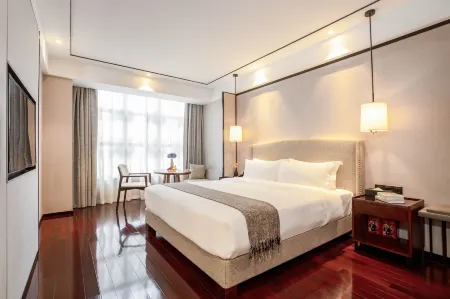 Qianmen Holiday Inn (Zhuhai City Rail Mingzhu Station)