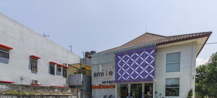 RedDoorz Near Goa Sunyaragi Hotels in Cirebon Regency
