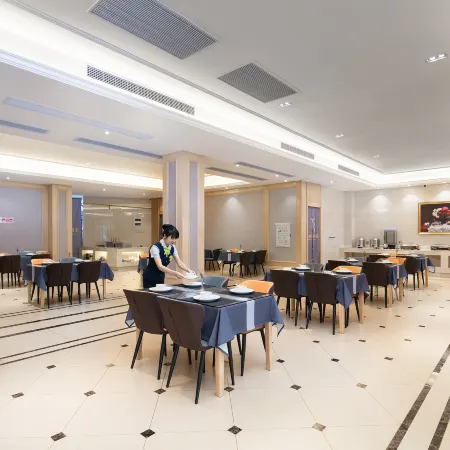 Vienna International Hotel (Shicheng Qinjiang Park)