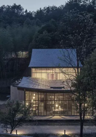 Zizai Pingjiang Wild Luxury Resort