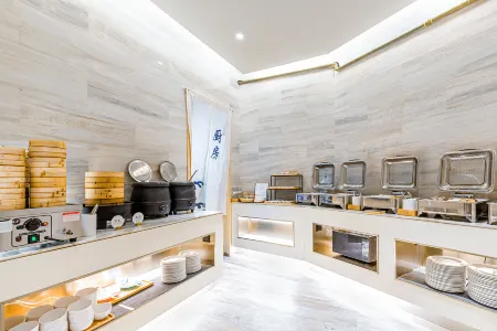 Ji Hotel (Shanghai Huangpu Binjiang Xizang South Road) Отели рядом с достопримечательностью «Power Station of Art»