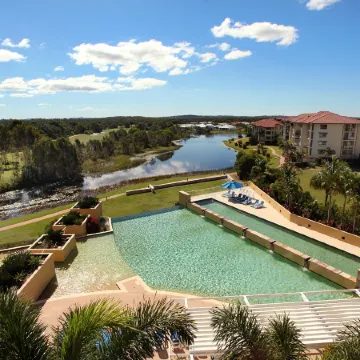 Pelican Waters Resort Отели рядом с достопримечательностью «Голден-Бич»