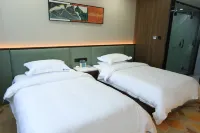 Feiman Select Hotel (Chifeng High-speed Railway Station)