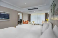 Vienna Hotel (Luoshan) فنادق في لوى شان