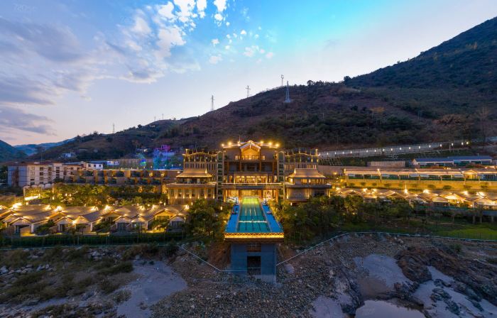 Lushui Denggeng Hot Spring Banshan Hotel