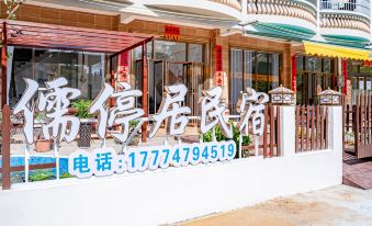 Beihai Yintan Ru stops residents for the night