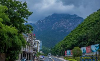Maopeng Xiaozhu Inn (Huangshan Scenic Area South Gate Branch)