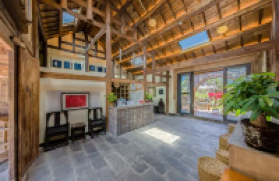 Future Homestay （Xingyi Wanfenglin Store）
