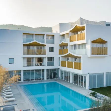 Yuntai Mountain Sky Courtyard Designer Hotel