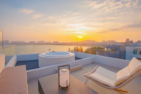 Dongshan Bay man bed and Breakfast