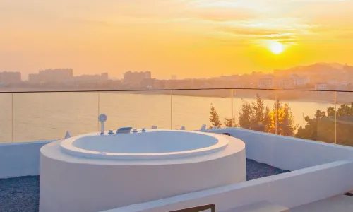 Dongshan Bay man bed and Breakfast