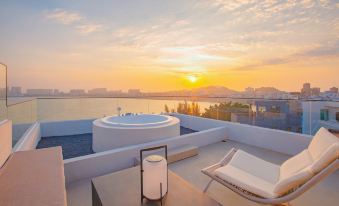 Dongshan Bay man bed and Breakfast