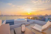 Dongshan Bay man bed and Breakfast