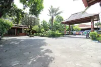 RedDoorz Plus Near Alun Alun Selatan 2 Hotels in Mantrijeron