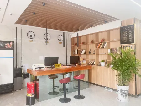 THE GOLDEN PALACE HOTEL Отели рядом с достопримечательностью «Sheqi Shanxi and Shaanxi Hall»