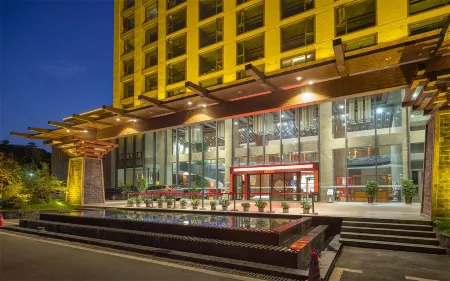 ChaXiTai Holiday Hotel in Furong Town Отели в г. Гучжан