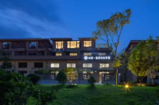 Floral Hotel· Wuyi Mountain Chayan Yueshe Hotel(Dachake Tourist Resort Ecological Zone) Hotels near Xiamei Ancient Residence