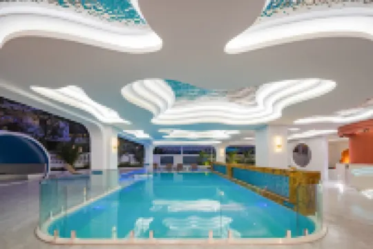 Xishuangbanna Yiren Residence (Gaozhuang Xishuangjing Star Light Night Market Shop)