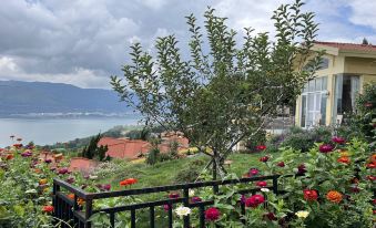Lakeside Kafka Golf Holiday Villa