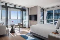 The Langham, Gold Coast and Jewel Residences Отели рядом с достопримечательностью «Смотровая площадка Скайпойнт»