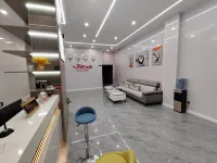 Orange Hotel - parking
