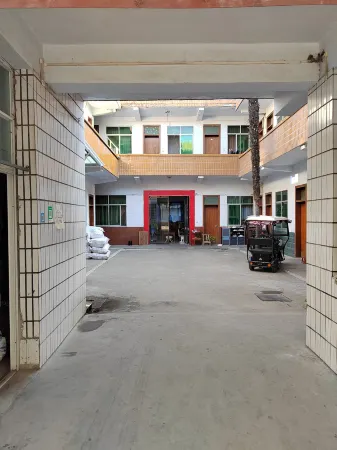 Dengzhou Guangshun Inn Отели рядом с достопримечательностью «Nanyang Vocational College of Science and Technology»