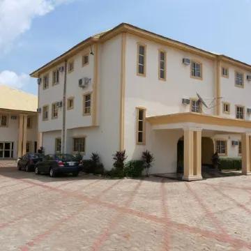 Kim Royals Hotel and Suites