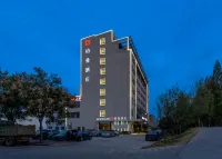 Borrman Hotel (Tianmen Youyi Road) Hotels near Zhongbai Warehouse (Tianmen Shopping Plaza)