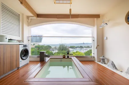 Yingman Sea View Pool Resort (Shenzhen Dameisha Branch) Отели рядом с достопримечательностью «Yantian International Container Port»