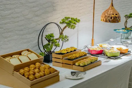 Ruijing Kairui Collection Hotel (Wu Shang Meng Times Street Branch) Отели рядом с достопримечательностью «The Luoyan Island»