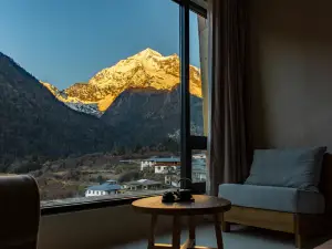 YOLO Guesthouse